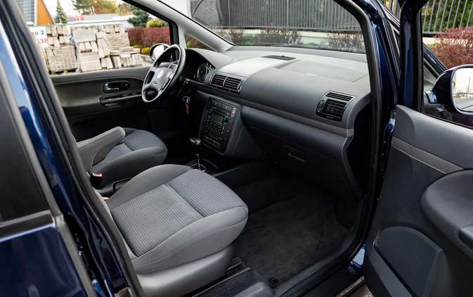 Volkswagen Sharan cena 26900 przebieg: 191000, rok produkcji 2008 z Radom małe 529